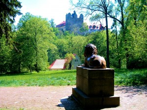 Schlosspark Ballenstedt mit Blick zur ehemaligen Klosterkirche