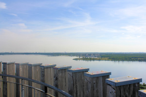 Blick vom Aussichtsturm der Bistumshöhe über den Cospudener See