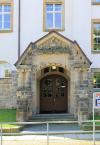 Dr.-Wilhelm-André-Gymnasium Chemnitz-Kaßberg, Portal