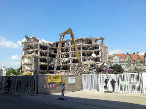 ehem. Konsument-Warenhaus leipzig, Abbruch des Kaufhauses Fassade (Juni 2010)