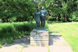 Plastik Bauern im AGRA-Park in Dölitz-Dösen