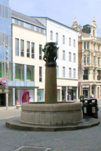 Musenbrunnen vor der Konzerthalle Ulrichskirche in Halle (Saale)