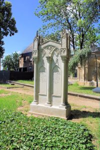 Grabmal der Familie Eulitz auf dem Friedhof in Jahna