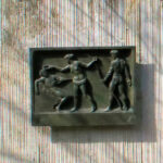 Zentrum-Südost, Bronzeplatte Dr. Carl Heine