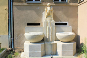 Brunnen am Wohnhaus Philipp-Rosenthal-Straße 12 in Leipzig