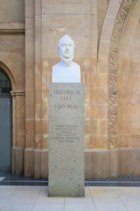 Denkmal für Friedrich List im Hauptbahnhof Leipzig