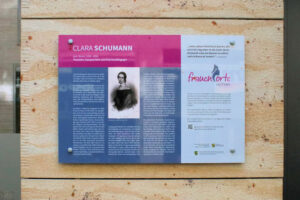 Gedenktafel für Clara Schumann in der Hainstraße in Leipzig
