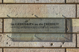 Gedenktafel an der Hochschule für Graphik und Buchkunst in Leipzig