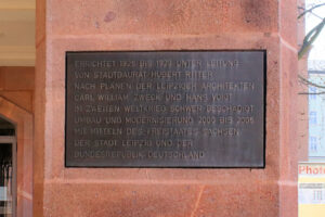 Gedenktafel am Neuen Grassimuseum in Leipzig