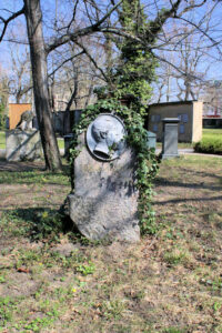 Grabmal für Emil Adolf Roßmäßler auf dem Alten Johannisfriedhof in Leipzig