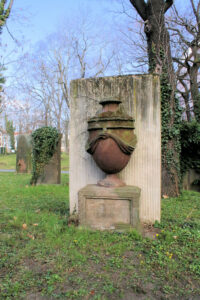 Grabmal für Emilie Hoffmann-Bromme auf dem Alten Johannisfriedhof in Leipzig