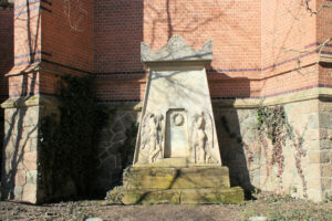 Grabmal der Familie Seyfferth an der Lutherkirche in Leipzig