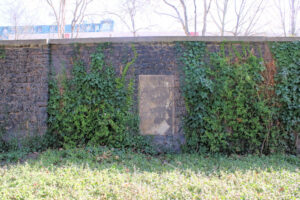 Grabplatte für die Familie Schall auf dem Alten Johannisfriedhof in Leipzig