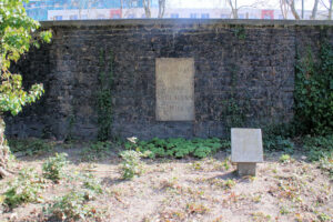 Grabplatte für Familie Schumann auf dem Alten Johannisfriedhof in Leipzig