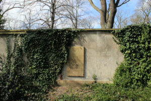 Grabplatte für die Familie Stickel auf dem Alten Johannisfriedhof in Leipzig
