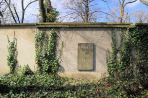 Grabplatte für die Familie Thümler auf dem Alten Johannisfriedhof in Leipzig