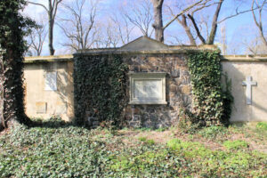 Grabplatte Mende auf dem Alten Johannisfriedhof in Leipzig