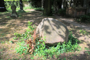 Grabstein für August Peters und Luise Otto-Peters auf dem Alten Johannisfriedhof in Leipzig