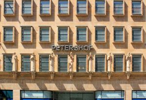 Sieben Statuen am Messehaus Petershof Leipzig