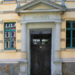 Portal an der 94. Schule in Leipzig