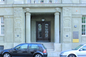 Portal der ehem. Hochschule für Frauen in Leipzig