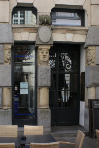 Portal des Trifugiums, Barfußgässchen 15