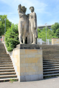 Statuen am ehem. Zentralstadion in Leipzig