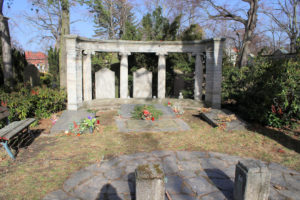 Grabstätte der Familie Becker auf dem Friedhof Leutzsch