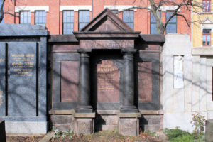 Grabstätte der Familie Hilmers auf dem Friedhof Leutzsch