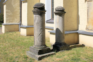 Zwei Grabmale an der Kirche Liebertwolkwitz