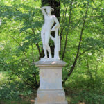 Statue des Appolino im Schlosspark Lützschena