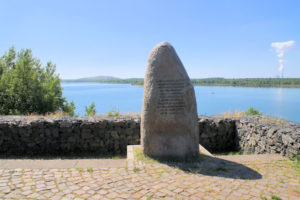 Gedenkstein altsteinzeitliche Fundstelle in Markkleeberg-Ost