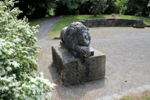 Löwenplastiken im Herfurthschen Park in Markleeberg