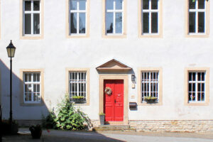 Portal der Domkurie „Juxta valvas paganorum“ in Merseburg