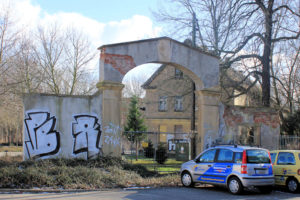 Torbogen des Rittergutes Mockau