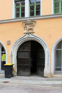 Portal und Hauszeichen Marienstraße 15 in Naumburg