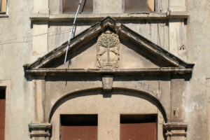 Portal und Hauszeichen „Zur grünen Tanne“ in Naumburg