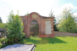 Grufthaus auf dem Friedhof Ossa