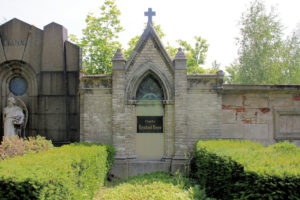 Grabmal der Familie Reinhard Beyer auf dem Friedhof in Plagwitz