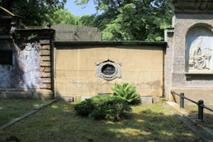 Grabmal der Familie Carl Reissmann auf dem Friedhof in Plagwitz