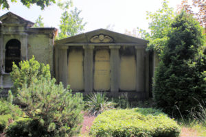 Grabmal der Familie Engelhard Rothfuchs auf dem Friedhof in Plagwitz