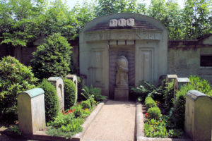 Grabmal der Familie Finzel auf dem Friedhof in Plagwitz