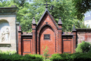 Grabmal der Familie Foerstendorf auf dem Friedhof in Plagwitz