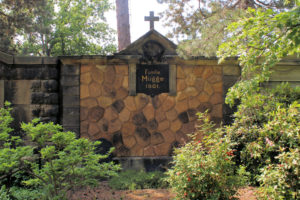 Grabmal der Familie Mügge auf dem Friedhof in Plagwitz
