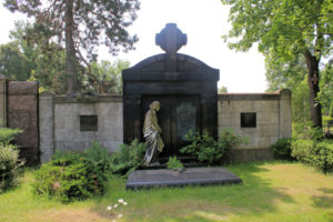 Grabmal Pfabe Mühl Riedel auf dem Friedhof in Plagwitz