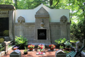 Grabmal der Familie Pohler auf dem Friedhof in Plagwitz