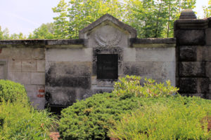 Grabmal der Familie A. Rothfuchs auf dem Friedhof in Plagwitz