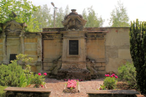 Grabmal der Familien Schulz & Schubert auf dem Friedhof in Plagwitz