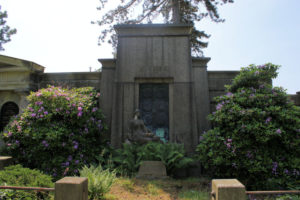 Grabmal der Familie Emil Törpsch auf dem Friedhof in Plagwitz