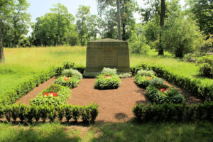 Grabmal der Familie Weiße auf dem Friedhof in Plagwitz